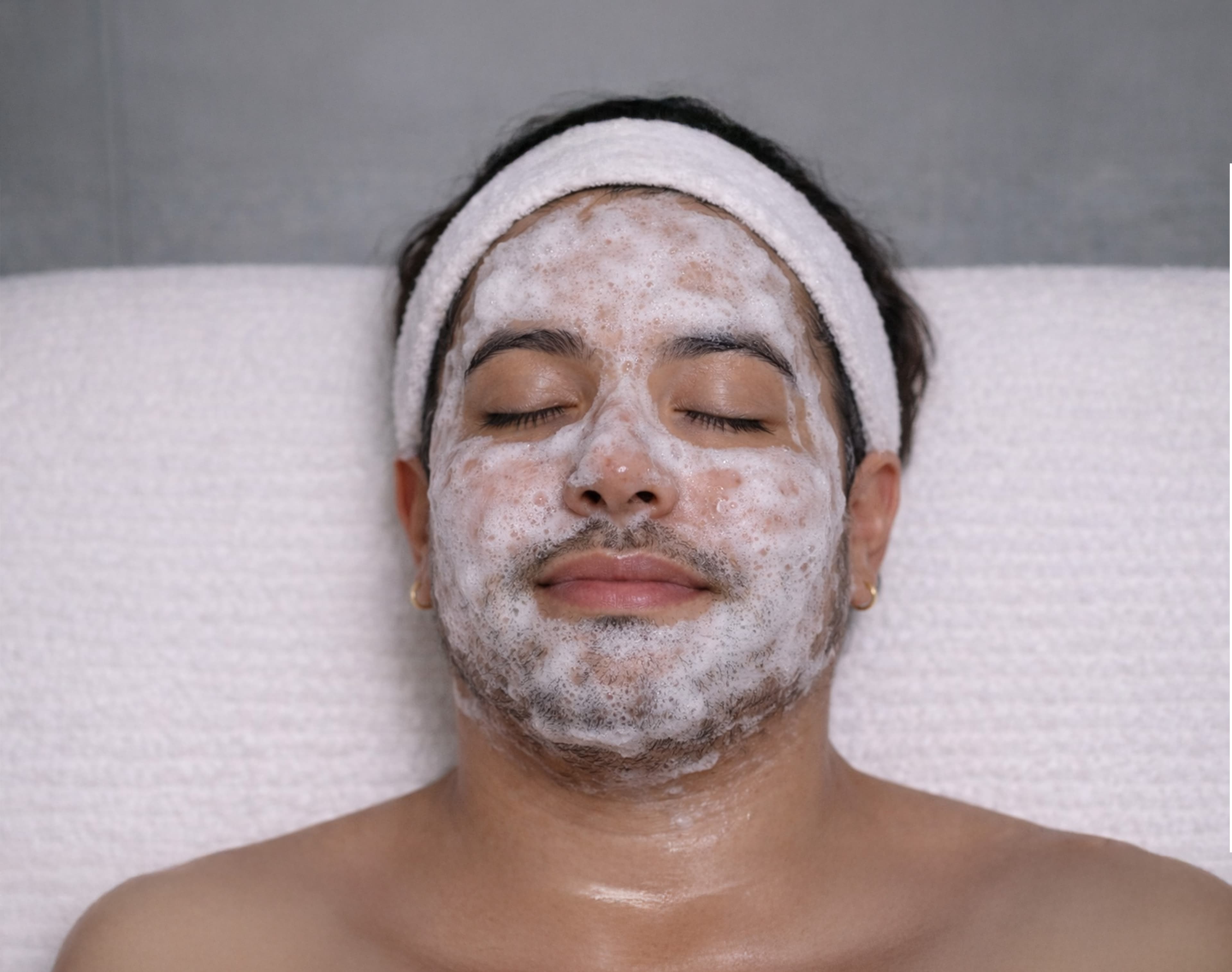 Janssen - Ultra Renewal Facial – A gentle yet effective AHA and peptide-based peel that stimulates skin renewal and refines texture.